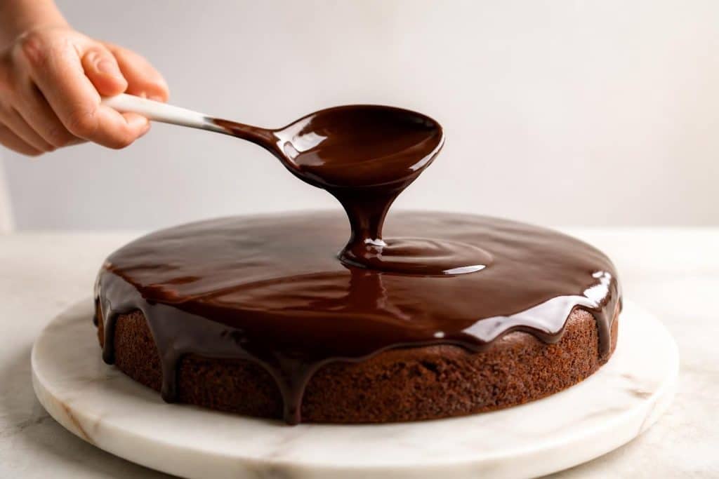 découvrez notre recette de nappage chocolat facile et rapide pour une pâtisserie parfaite à chaque fois. apportez une touche gourmande et élégante à vos desserts en un rien de temps.