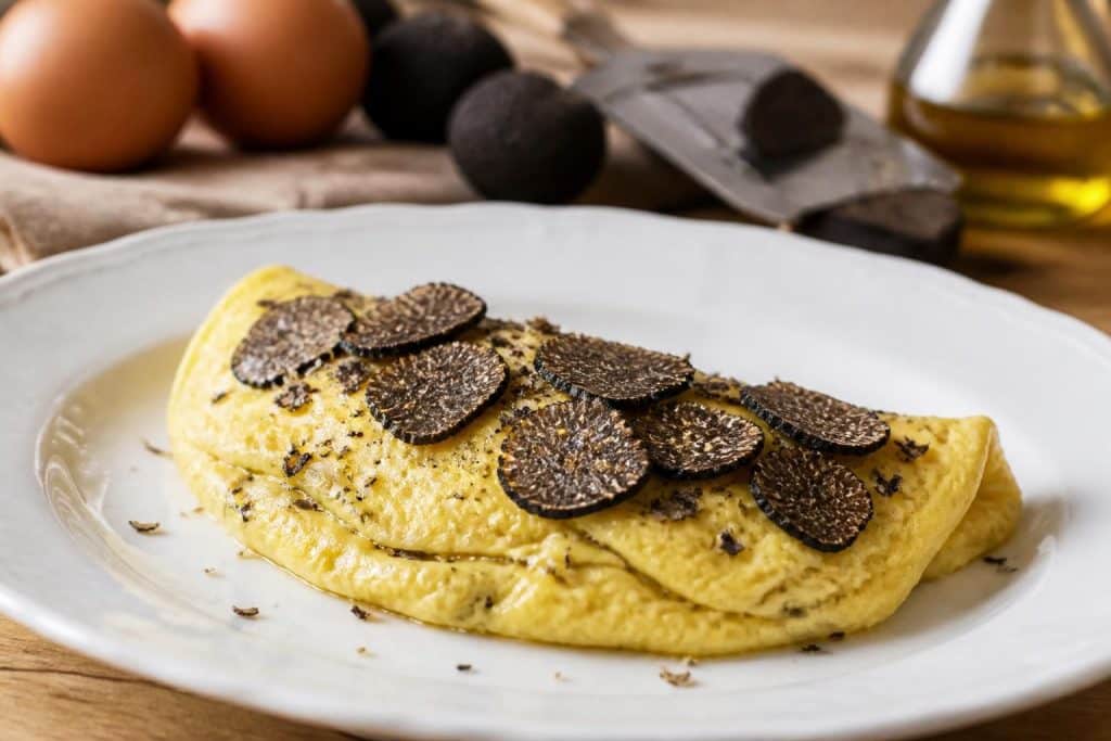 découvrez notre recette facile et savoureuse d'omelette à la truffe, parfaite pour un repas gourmand et rapide à préparer.